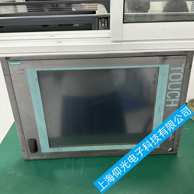 生產(chǎn)線西門(mén)子工控機(jī)IPC477D液晶屏出現(xiàn)花屏黑屏白屏故障維修哪家質(zhì)量好